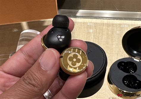 cuffia lv|Louis Vuitton Horizon Light Up Earphones.